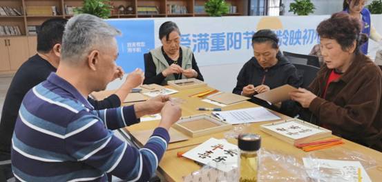 贝壳公益课堂“我来教老人用手机”